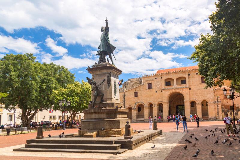 Santo Domingo : Novus Plaza